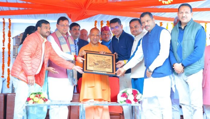 इंटर कॉलेज यमकेश्वर के नवनिर्मित दो मंजिला भवन के उद्घाटन के अवसर पर उत्तराखंड के मुख्यमंत्री पुष्कर सिंह धामी एवं उत्तर प्रदेश के मुख्यमंत्री योगी आदित्यनाथ यमकेश्वर पहुंचे