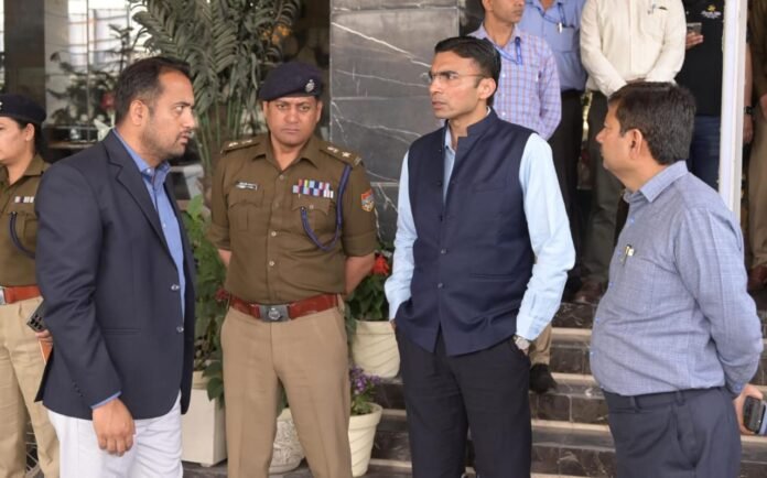 गृहमंत्री के दौरे से पहले देहरादून प्रशासन अलर्ट, डीएम सविन बंसल ने एसएसपी संग व्यवस्थाओं का किया स्थलीय निरीक्षण