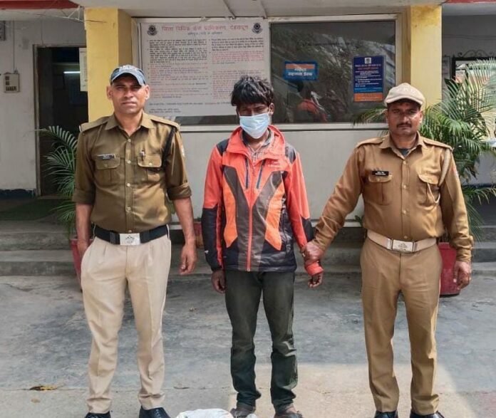 गोदाम में हुई चोरी की घटना का दून पुलिस ने किया खुलासा