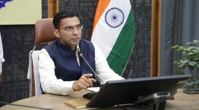 एलपीजी गैस अवैध संग्रहण, कालाबाजारी पर अब सीधे जेल; डीएम सविन बसंल ने दिए निर्देश