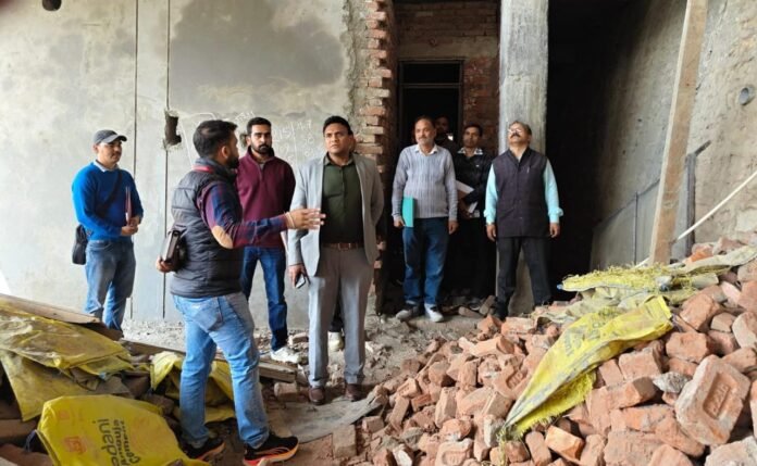 चारधाम यात्रा से पहले ट्रैफिक व्यवस्था दुरुस्त करने की तैयारी, गौचर-कर्णप्रयाग-चमोली में पार्किंग परियोजनाओं का निरीक्षण