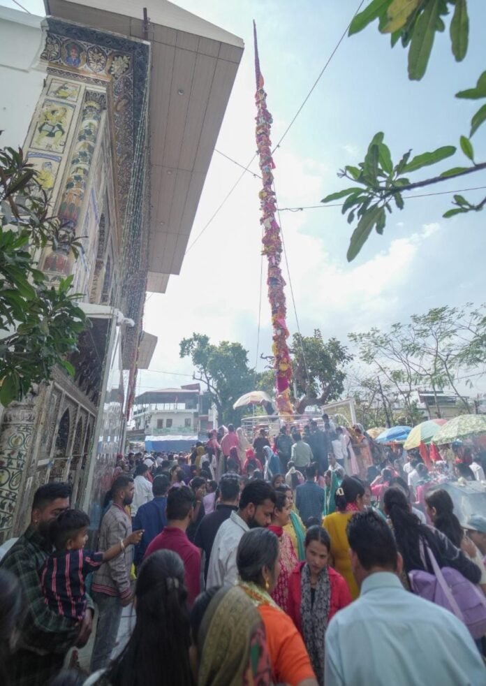 श्री झण्डे जी पर दर्शन मनौतियों के लिए अब लगा दूनवासियों का तांता