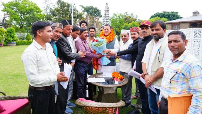 दिवारीखौल जोखणी मोटर मार्ग की वित्तीय स्वीकृति के लिये क्षेत्रीय जनप्रतिनिधियों ने मुख्यमंत्री का जताया आभार