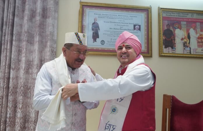 कैबिनेट मंत्री भरत चौधरी नेश्री दरबार साहिब में टेका मत्था