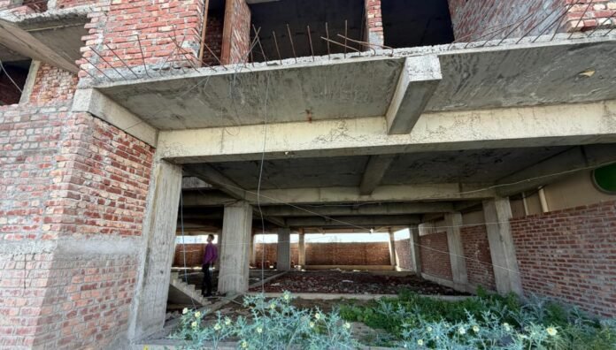 अवैध निर्माणों पर एमडीडीए की सख्ती, डोईवाला और ऋषिकेश में कई भवन सील