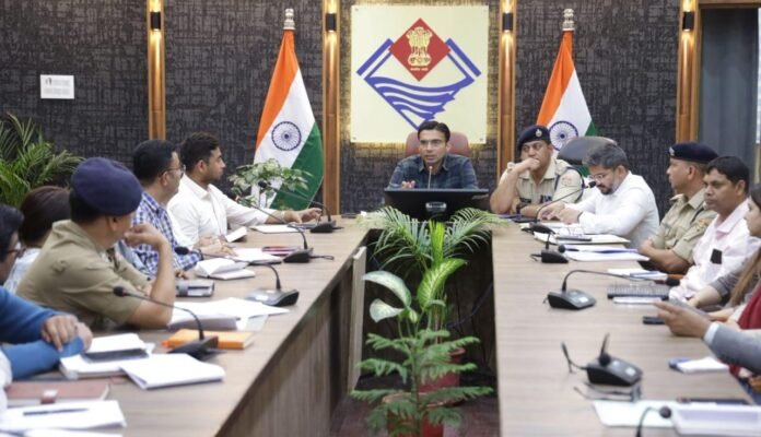 प्रधानमंत्री के प्रस्तावित जनपद भ्रमण कार्यक्रम के दृष्टिगत जिला प्रशासन अलर्ट, तैयारियों को लेकर जिलाधिकारी ने दिए आवश्यक निर्देश