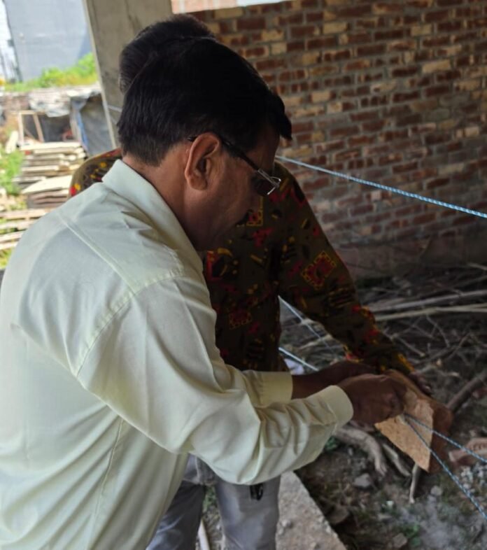 देहराखास में अवैध निर्माण पर एमडीडीए का शिकंजा, बिना मानचित्र बने भवन पर सीलिंग कार्रवाई