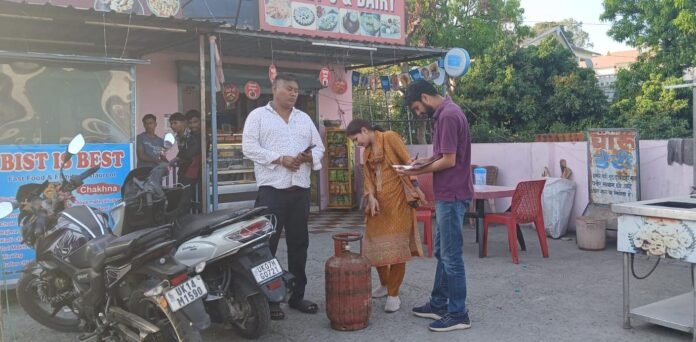 जिला प्रशासन की क्यूआरटी की कार्यवाही घरेलू गैस सिलेंडर के व्यवसायिक उपयोग पर 06 सिलेंडर जब्त