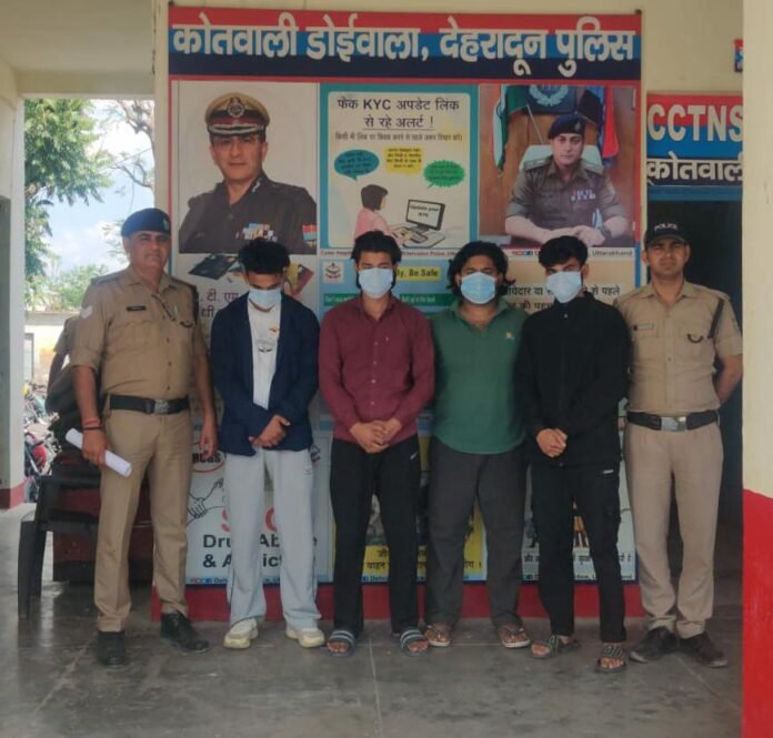 एसएसपी देहरादून के निर्देशों पर एसपी ऋषिकेश के नेतृत्व में पुलिस की अलग-अलग टीमों द्वारा पब/बार/होटल/ रेस्ट्रोरेंट में औचक छापेमारी की कार्यवाही कर वृहद स्तर पर चलाया चेकिंग अभियान