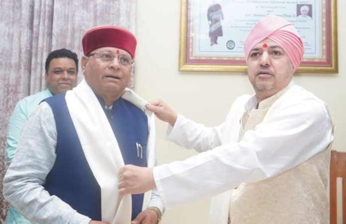 कैबिनेट मंत्री खजान दास ने श्री दरबार साहिब में टेका मत्था