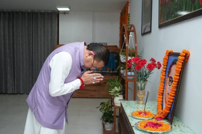 मुख्यमंत्री पुष्कर सिंह धामी ने भारतीय संविधान के निर्माता एवं ‘भारत रत्न’ बाबा साहेब भीमराव अंबेडकर की जयंती के अवसर मुख्यमंत्री आवास में उनके चित्र पर पुष्प अर्पित कर उनका भावपूर्ण स्मरण किया