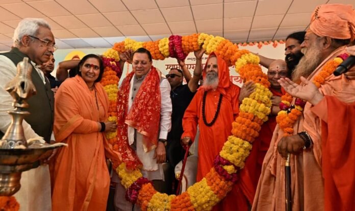 स्वामी परमानन्द गिरि जी महाराज की 71वीं संन्यास जयंती के उपलक्ष्य में मुख्यमंत्री ने दीप प्रज्वलित कर कार्यक्रम का किया शुभारंभ