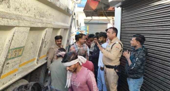 राजधानी दून में तेज़ रफ्तार का कहर,एक मजदूर की मौत, गुस्साए लोगों ने लगाया जाम