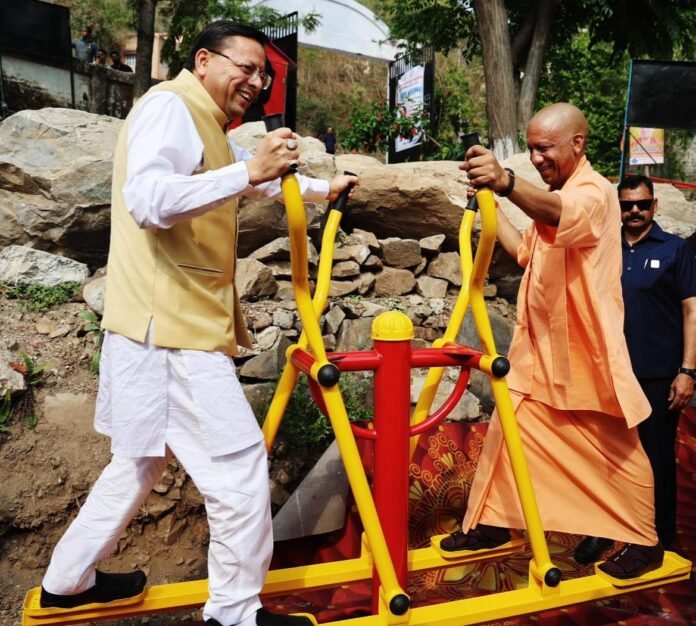 शिव मंदिर में पूजन और पैतृक गाँव में महायज्ञ: यमकेश्वर पहुंचे