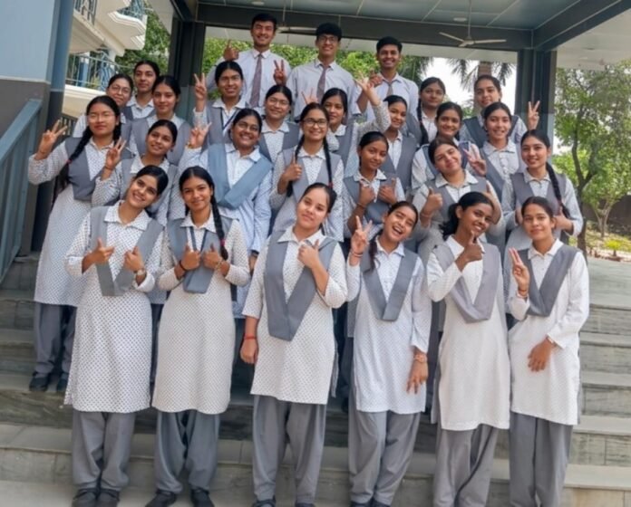 बड़ी खबर:SGRR एजुकेशन मिशन के छात्रों का शानदार प्रदर्शन, सीबीएसई कक्षा 12 में 100% सफलता