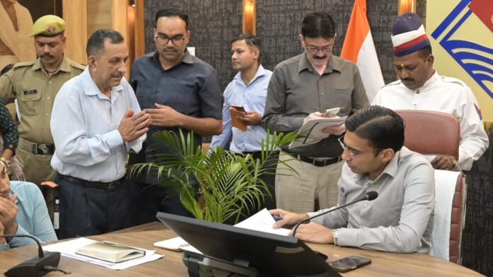 जन समस्याओं के समाधान का भरोसा बना ‘जन दर्शन’, फरियादियों की संख्या 300 पार