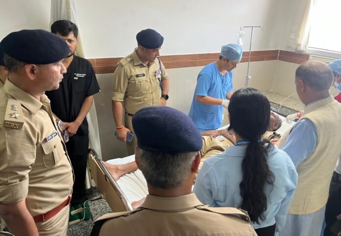 आग के बीच फॅसे मरीजो के लिए देवदूत बनी दून पुलिस