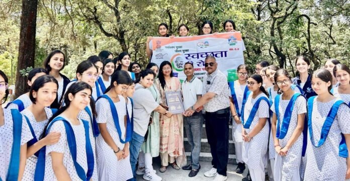 वेल्हम गर्ल्स स्कूल का आई.ए.वाई.पी. टूर्स संपन्न
