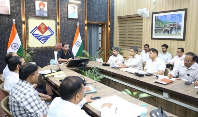 देहरादून की अर्थव्यवस्था को गति देने वाली योजनाएं हो जिला प्लान में शामिल – डीएम डॉ. आशीष चौहान