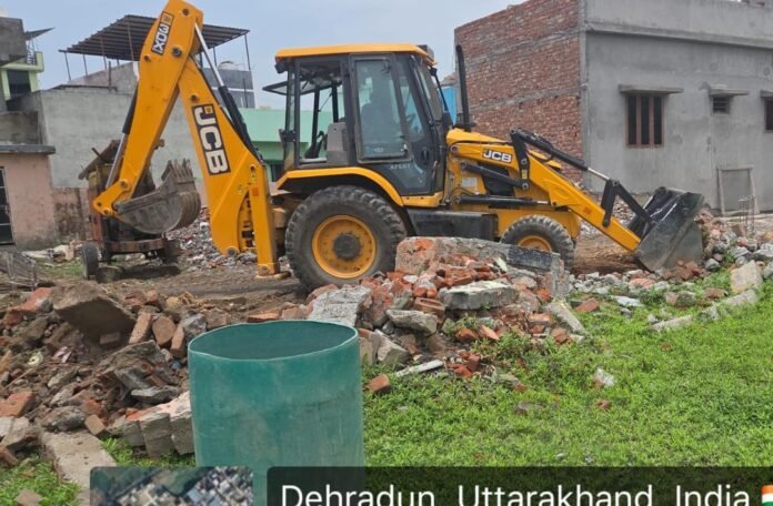 पित्थुवाला खुर्द में अवैध प्लॉटिंग पर एमडीडीए का बुलडोजर लगभग एक बीघा भूमि पर विकसित की जा रही अनधिकृत कॉलोनी ध्वस्त