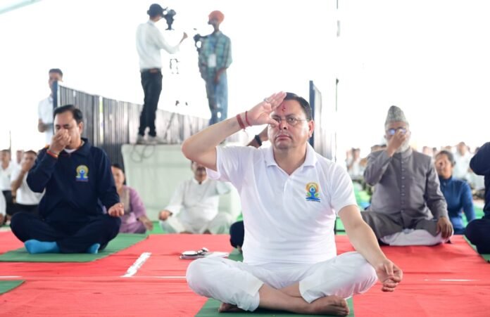 मुख्यमंत्री ने बनबसा में किया सामूहिक योगाभ्यास, योग को दैनिक जीवन का हिस्सा बनाने का किया आह्वान