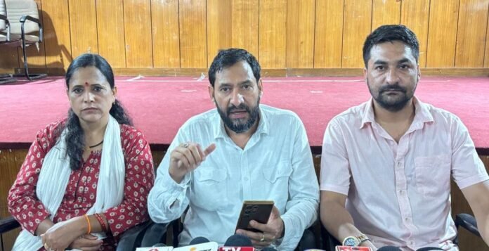 होम-स्टे पंजीकरण में दो लाख की रिश्वत मांगने का आरोप, राष्ट्रवादी रीजनल पार्टी ने खोला मोर्चा