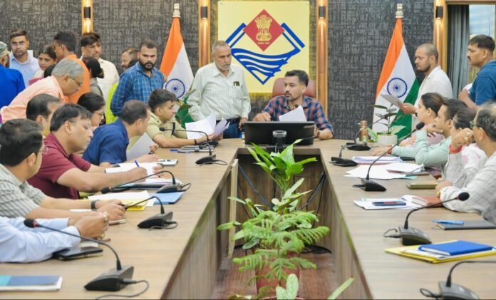 समाधान दिवस’ में डीएम का एक्शन मोड, लापरवाह अधिकारियों को चेताया,
