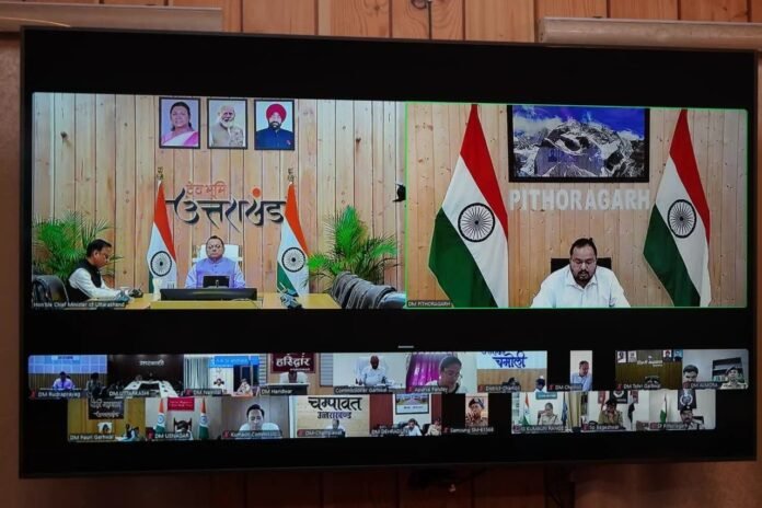 मुख्यमंत्री ने समस्त जिलाधिकारियों के साथ की वर्चुअल बैठक, 15 अक्टूबर तक किसी भी स्थिति में प्रदेश की सभी सड़कों को किया जाए गड्ढामुक्त