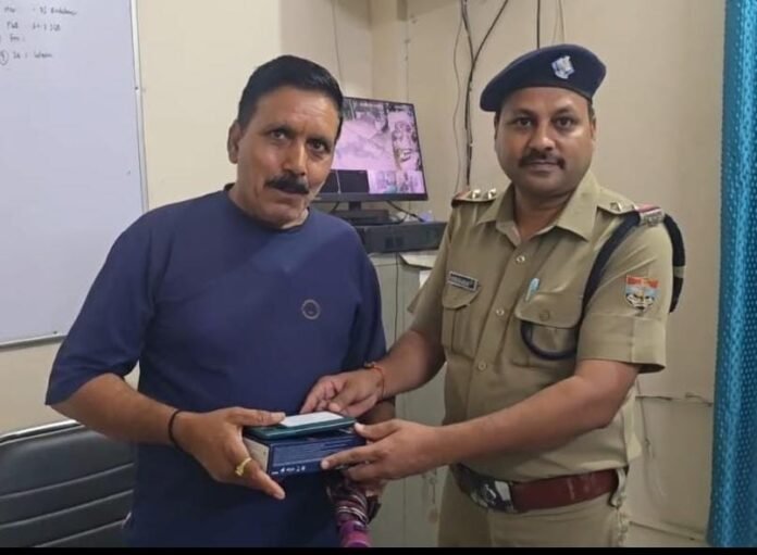 एसएसपी दून के नेतृत्व में लोगों चेहरों पर मुस्कान बिखेरती दून पुलिस