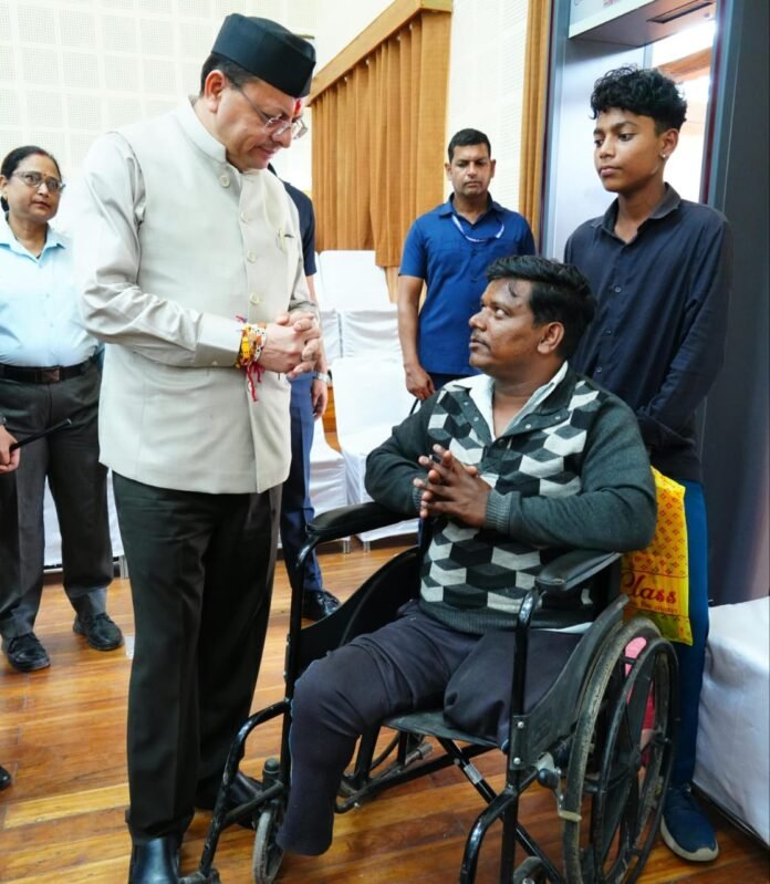मुख्यमंत्री ने मुख्य सेवक सदन में सुनी जनसमस्याएं