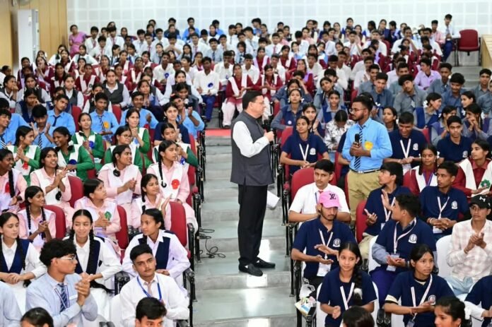 मुख्यमंत्री धामी के नेतृत्व में युवाओं के सपनों को मिल रही उड़ान, शिक्षा, रोजगार और स्वरोजगार के अवसरों पर जोर