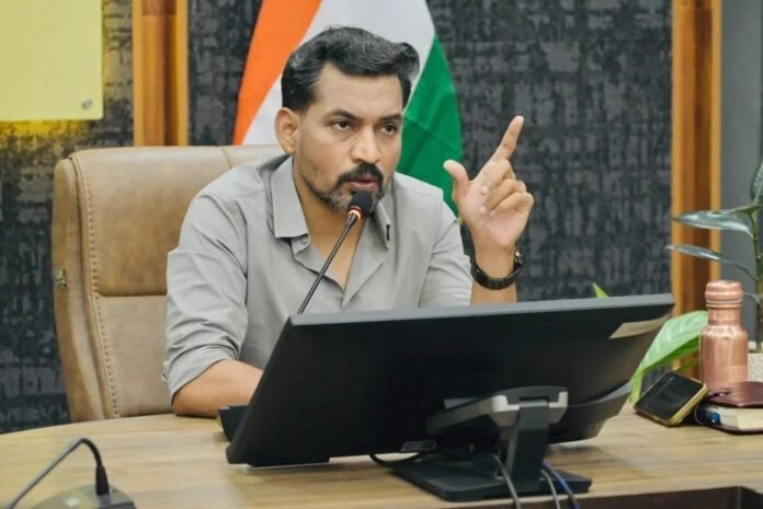 ऋण दिलाने के नाम पर ठगी करने वालों की अब खैर नहीं, डीएम डॉ. आशीष चौहान ने दिए सख्त कार्रवाई के निर्देश
