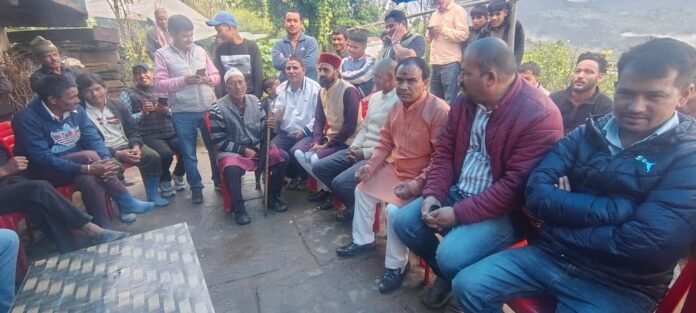 कार्यक्रम स्थगित कर आपदा प्रभावितों के बीच पहुंचे डॉ. धन सिंह रावत