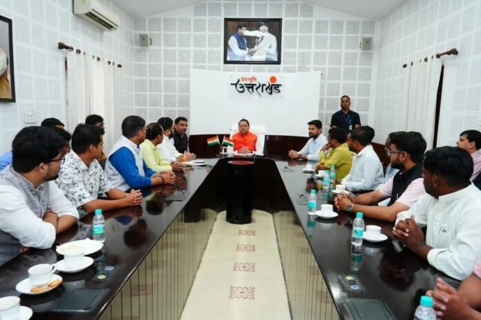 मुख्यमंत्री धामी ने युवाओं से देशभर में देवभूमि की संस्कृति, पर्यटन, स्थानीय उत्पादों और हस्तशिल्प की पहचान पहुंचाने का किया आह्वान