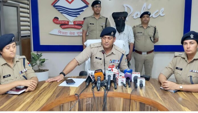 रायपुर क्षेत्र में हुई बुजुर्ग दम्पत्ति व महिला की हत्या करने वाले अभियुक्त को पुलिस ने किया गिरफ्तार