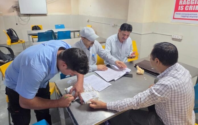 धामी सरकार में खाद्य सुरक्षा को लेकर सख्ती, दून मेडिकल कॉलेज और देवभूमि यूनिवर्सिटी के मेस-कैफेटेरिया बंद करने के निर्देश