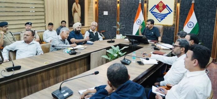 विधानसभा चुनाव-2027ः देहरादून में 23 अक्टूबर से ईवीएम की तकनीकी जांच, डीएम ने राजनीतिक दलों से मांगा सहयोग