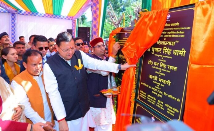 श्रीनगर में मुख्यमंत्री के स्वागत को सड़कों पर उमड़ा जनसैलाब